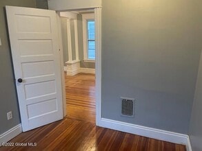 2337 16th St-Unit -Unit 2 in Troy, NY - Building Photo - Building Photo