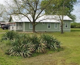 601 TX-56 in Windom, TX - Foto de edificio - Building Photo