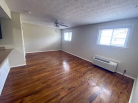 562 Woodland Ave, Unit #34 in Lexington, KY - Building Photo