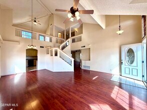 1013 Via De La Paz Dr in El Paso, TX - Building Photo - Building Photo