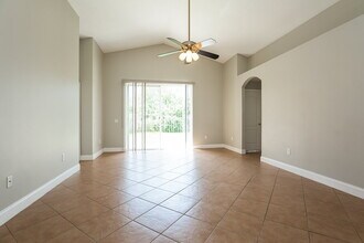 9027 Egret Cove Cir in Riverview, FL - Foto de edificio - Building Photo
