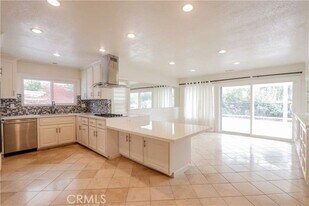 25992 La Cuesta Ave in Laguna Hills, CA - Building Photo