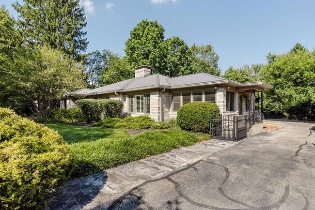 7525 N Meridian St in Indianapolis, IN - Building Photo - Building Photo