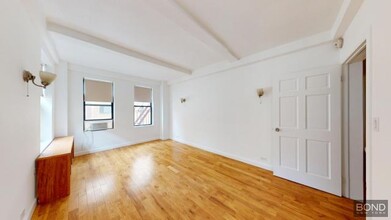 201 E 35th St in New York, NY - Building Photo - Building Photo