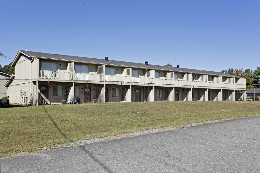 Glenfair Apartments in Fairfield, AL - Building Photo