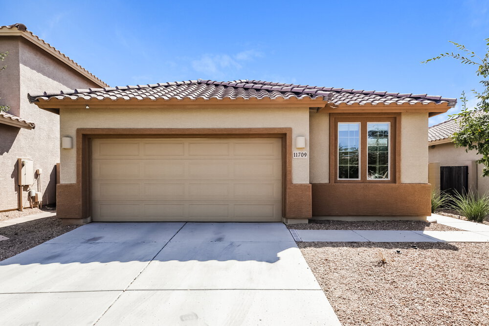 11709 W Maui Ln in El Mirage, AZ - Building Photo