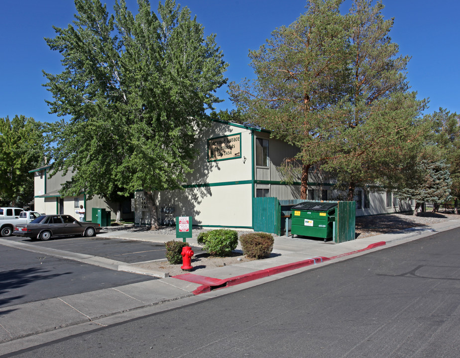 Pinewood Terrace in Reno, NV - Foto de edificio