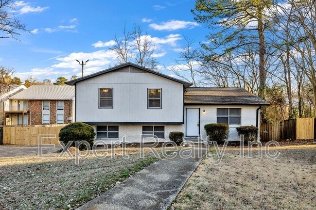 property at 624 Cresap Cir NE