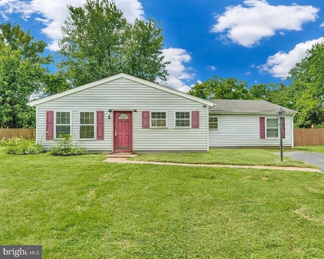 property at 201 E Lynn Ct
