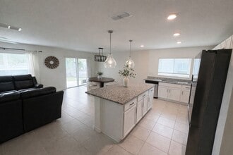 433 Summer Grove Ln in Haines City, FL - Foto de edificio - Building Photo