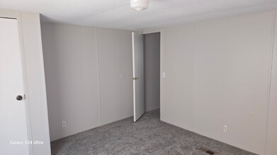 906 FM247 in Huntsville, TX - Building Photo - Building Photo