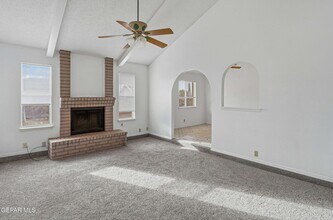 905 Mark Wallace Ln in El Paso, TX - Foto de edificio - Building Photo