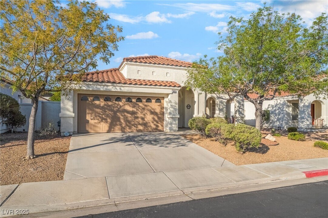 1855 Vista Pointe Ave in Henderson, NV - Building Photo