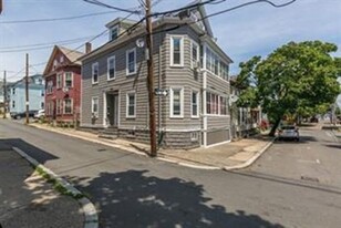 23 Park St, Unit 1 in Salem, MA - Building Photo
