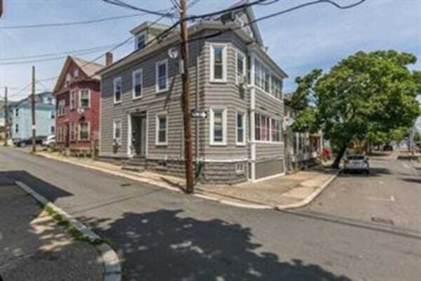 23 Park St, Unit 1 in Salem, MA - Building Photo
