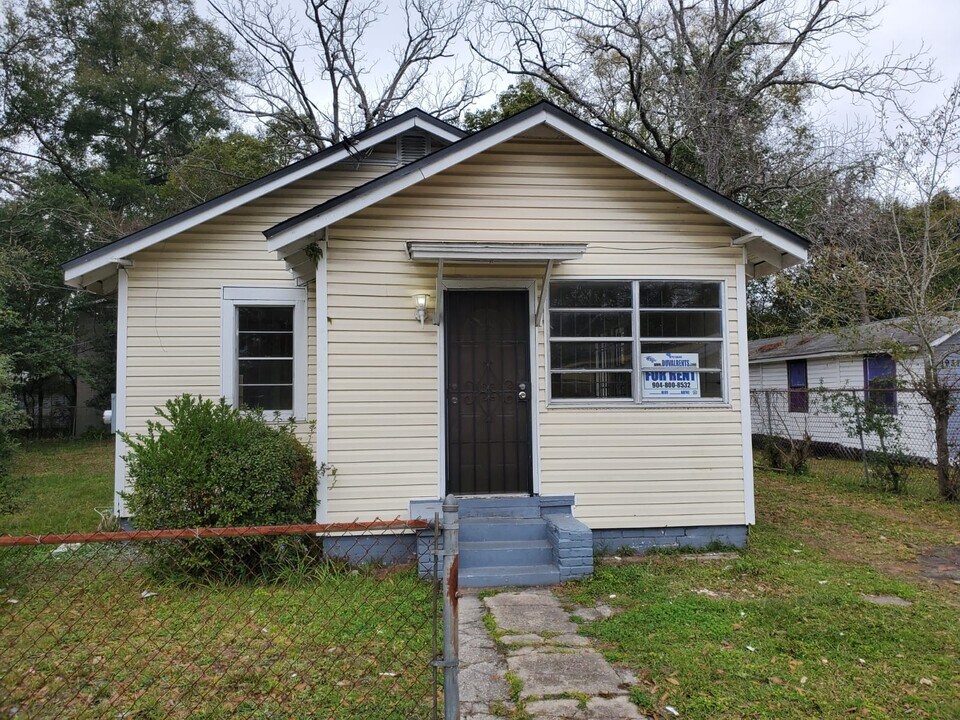 1943 Broadway Ave in Jacksonville, FL - Building Photo
