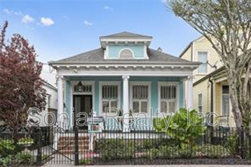 1026 Arabella St in New Orleans, LA - Building Photo
