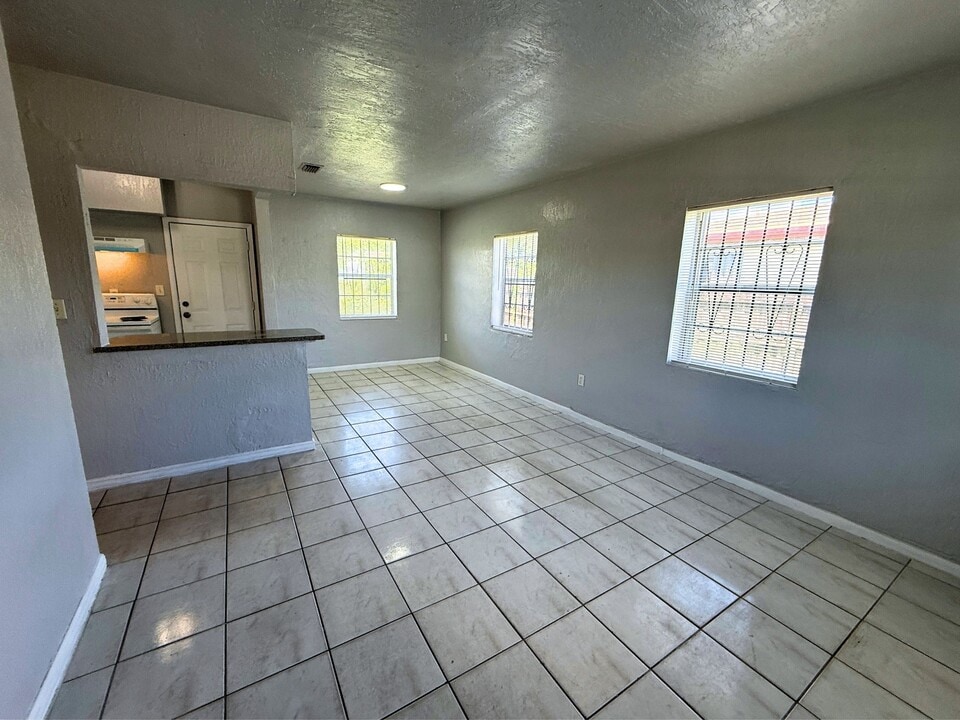 15330 NW 31st Ave in Opa Locka, FL - Building Photo