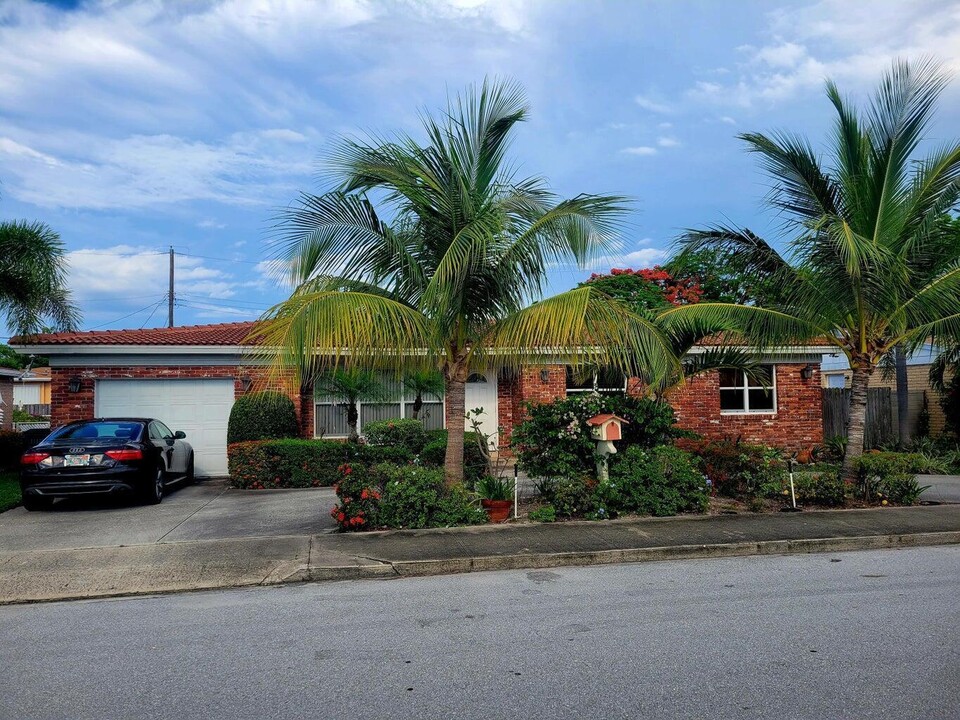 1326 N J Terrace in Lake Worth, FL - Building Photo