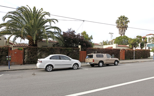 Beach Hill Court in Santa Cruz, CA - Foto de edificio - Building Photo