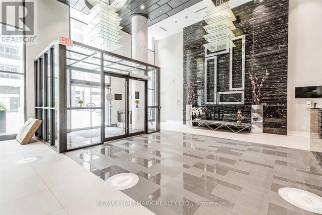 9201 Yonge St in Richmond Hill, ON - Building Photo - Building Photo