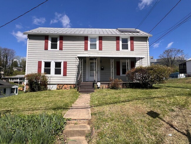 1101 Cherry Ave in Charlottesville, VA - Building Photo - Building Photo