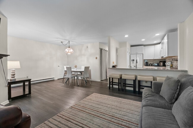 8 Rose Ln in Danbury, CT - Building Photo - Building Photo