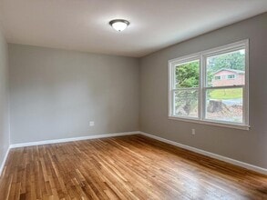 6071 Pinecreek Rd in Forest Park, GA - Building Photo - Building Photo