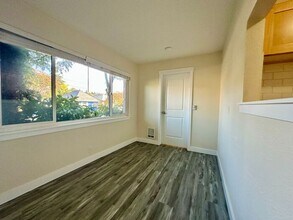 6113 8th Ave NW in Seattle, WA - Foto de edificio - Building Photo