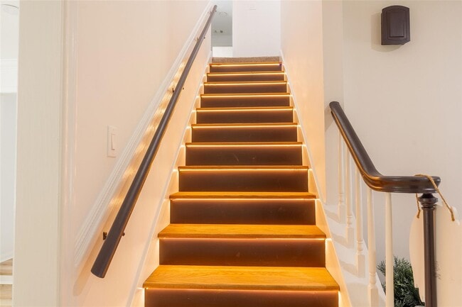 property at 5502 Graystone Ln