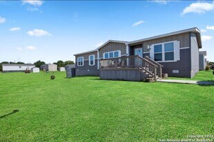 7500 Paradise Rd in San Antonio, TX - Building Photo