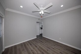 100 N Country Rd in Miller Place, NY - Building Photo - Building Photo