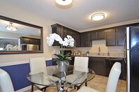 Building Photo - The Flats at Hurstbourne Apartamentos in Louisville, Kentucky