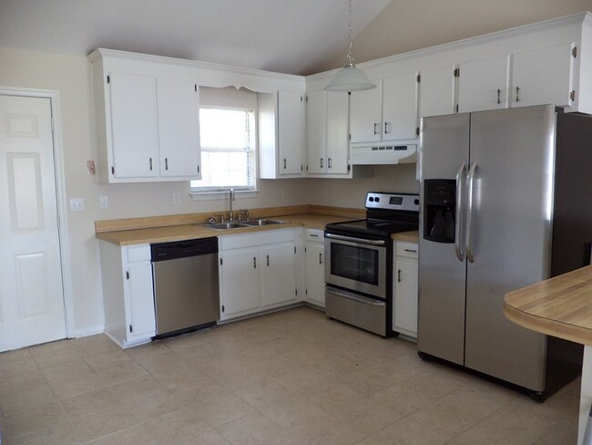 22 Cherry Acres Dr in Hampton, VA - Building Photo - Building Photo