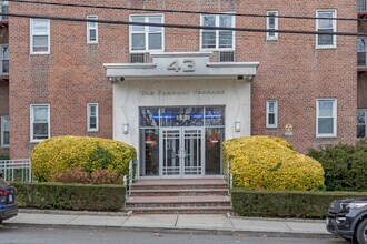 The Parkway Terrace in Yonkers, NY - Building Photo - Building Photo