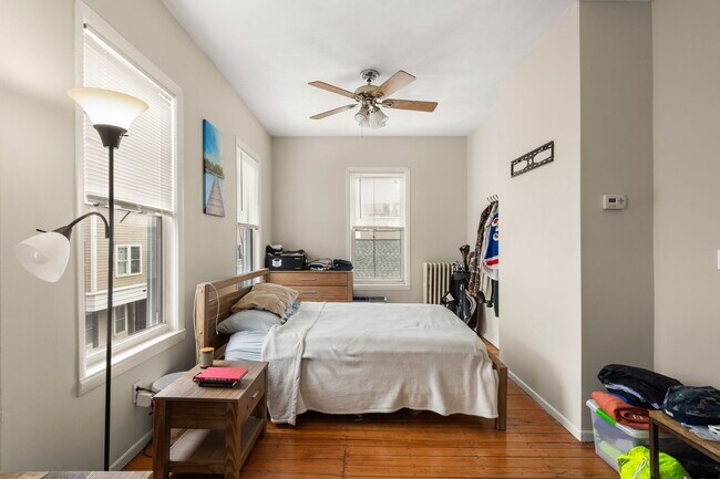 13 Knowlton St, Unit 1 in Boston, MA - Foto de edificio - Building Photo