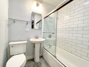 1617 16th St in Sacramento, CA - Building Photo - Building Photo