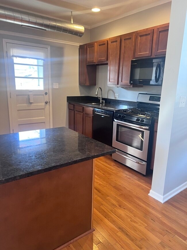 20 W Hinsdale Ave in Hinsdale, IL - Building Photo - Building Photo