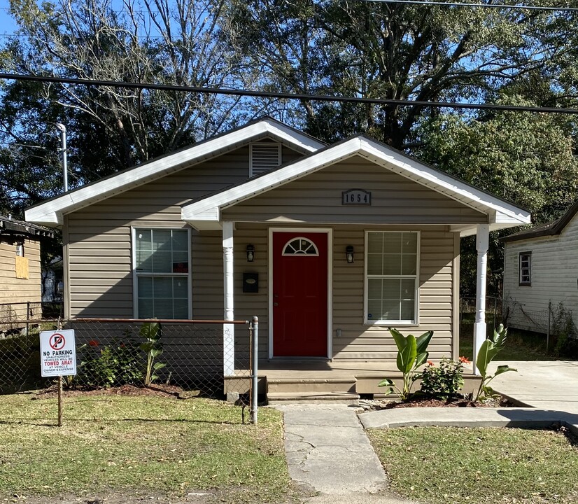 1654 Columbus Dunn Dr in Baton Rouge, LA - Foto de edificio