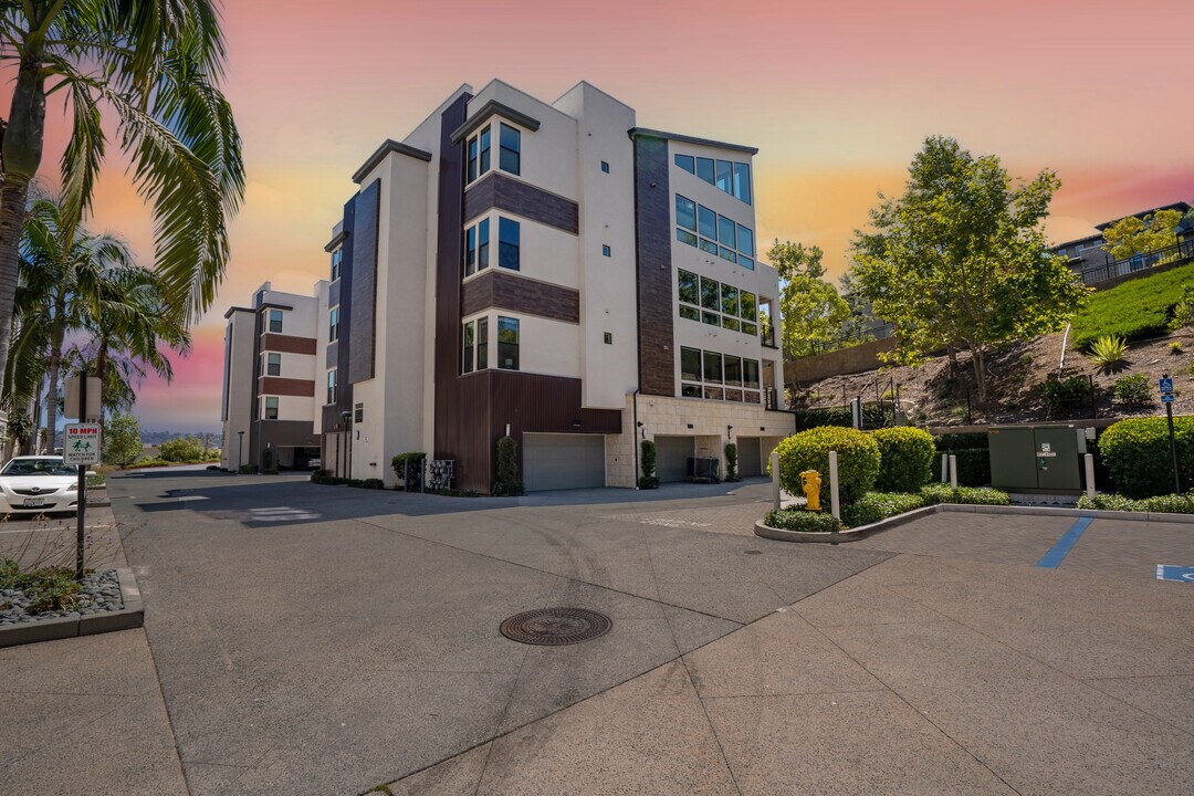 8570 Aspect Dr in San Diego, CA - Building Photo