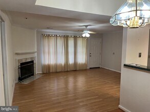 5800 Inman Park Cir in North Bethesda, MD - Foto de edificio - Building Photo