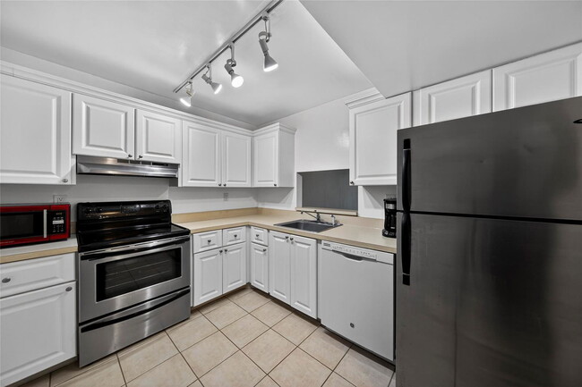 711 N Pine Island Rd