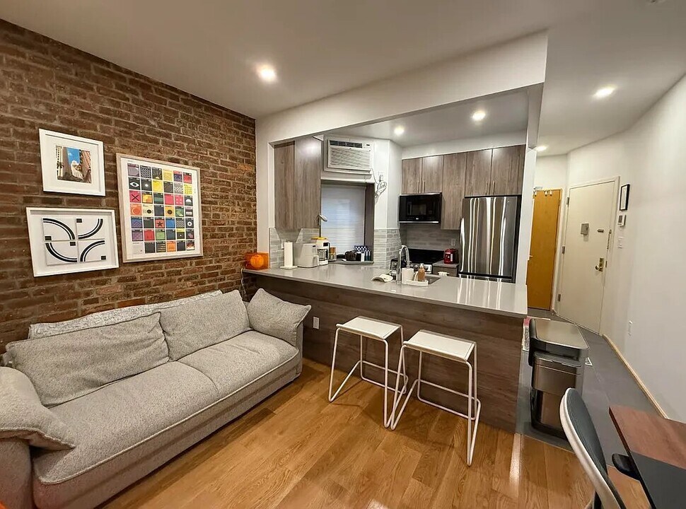 100 Suffolk St in New York, NY - Building Photo
