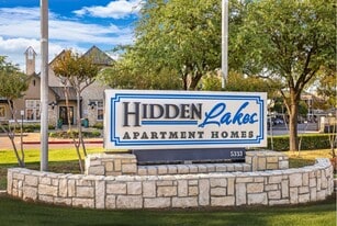 Hidden Lakes in Haltom City, TX - Building Photo