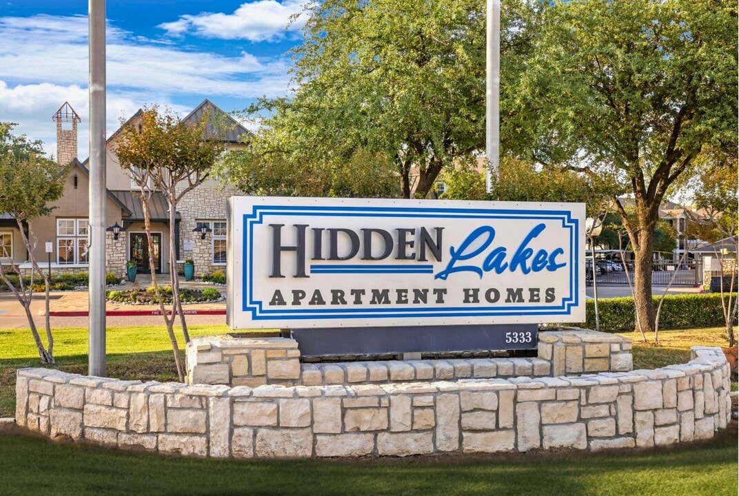 Hidden Lakes in Haltom City, TX - Foto de edificio