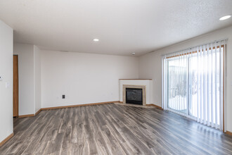 Wheatland Townhomes in Fargo, ND - Foto de edificio - Interior Photo