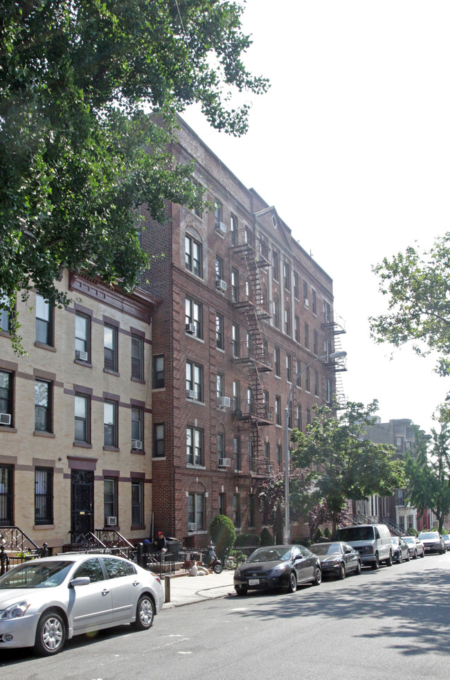 745 Lincoln in Brooklyn, NY - Foto de edificio - Building Photo