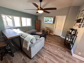 6554 OR-238 in Jacksonville, OR - Foto de edificio - Building Photo