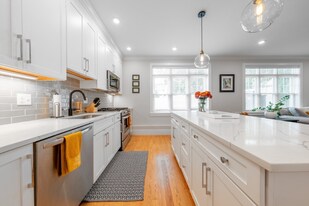 135 College Farm Rd in Waltham, MA - Building Photo