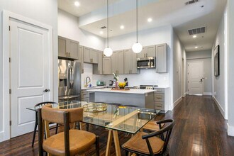 1430 St Charles Ave in New Orleans, LA - Building Photo - Building Photo